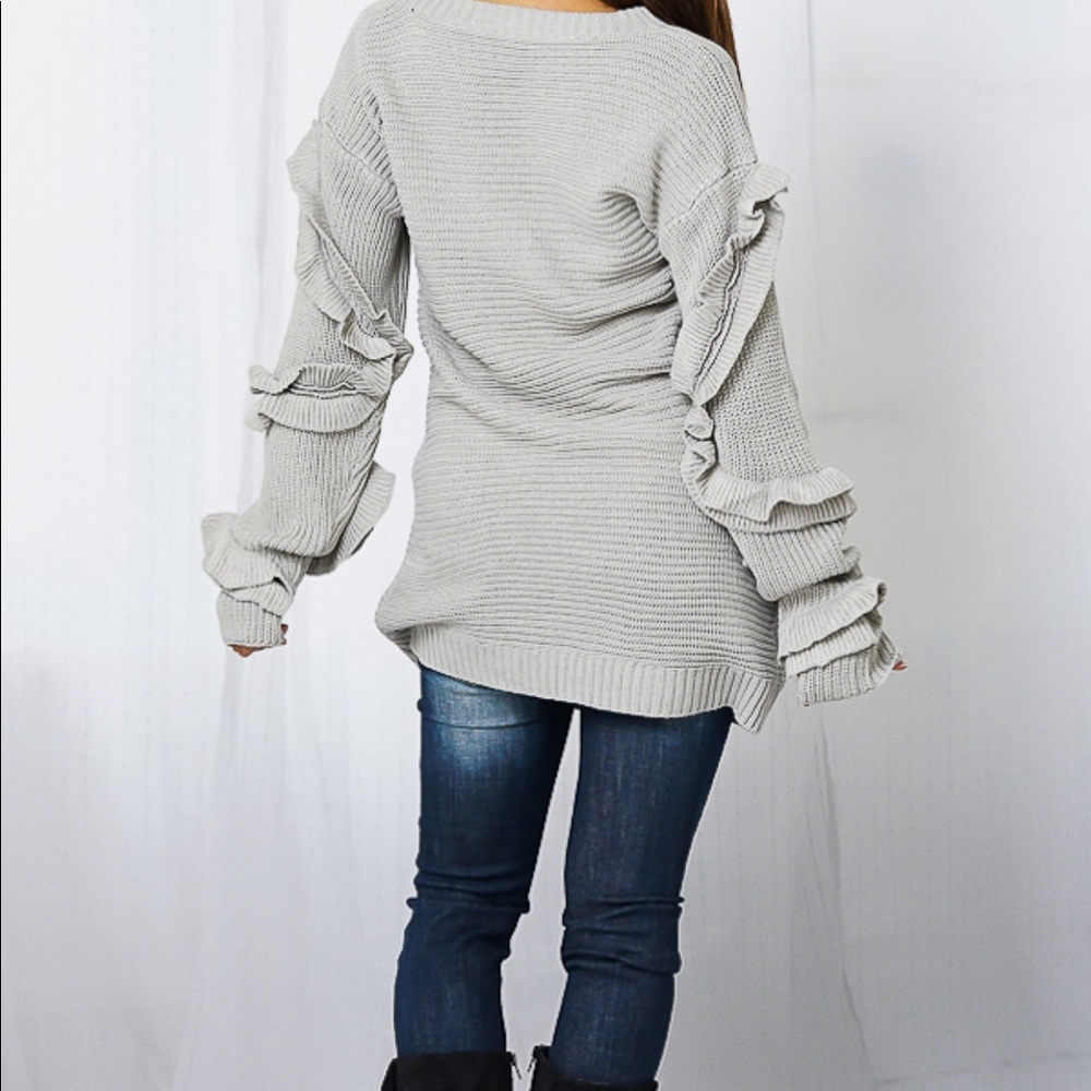 🛍HP🛍 KNIT RUFFLED SLEEVE SWEATER - Picture 2 of 3